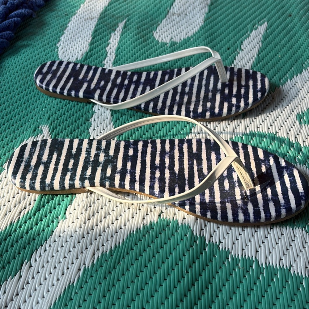 LC Lauren Conrad flip flops size 9 white and blue - Picture 5 of 5
